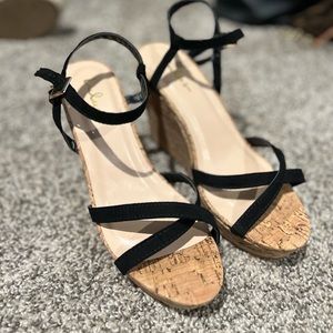 Size 7 lulu wedges